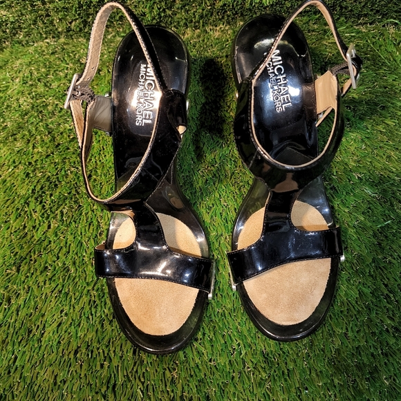 MICHAEL | Michael Kors T Strap Blk Patent Heels - Picture 7 of 7